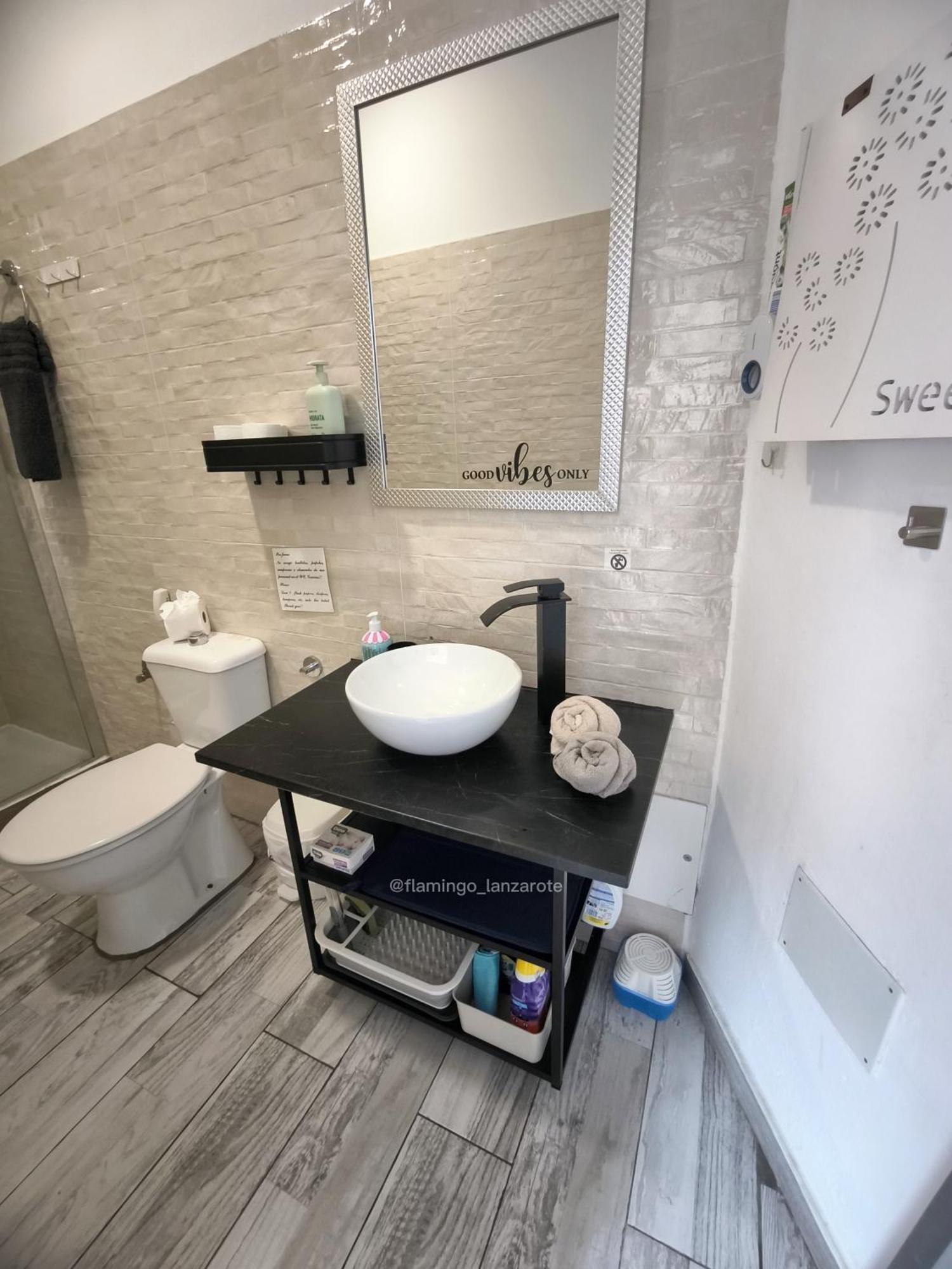 Habitacion Flamingo, Entrada Privada Y Bano Privado En Suite By Flamingo House, No Fumadores Arrecife  Εξωτερικό φωτογραφία